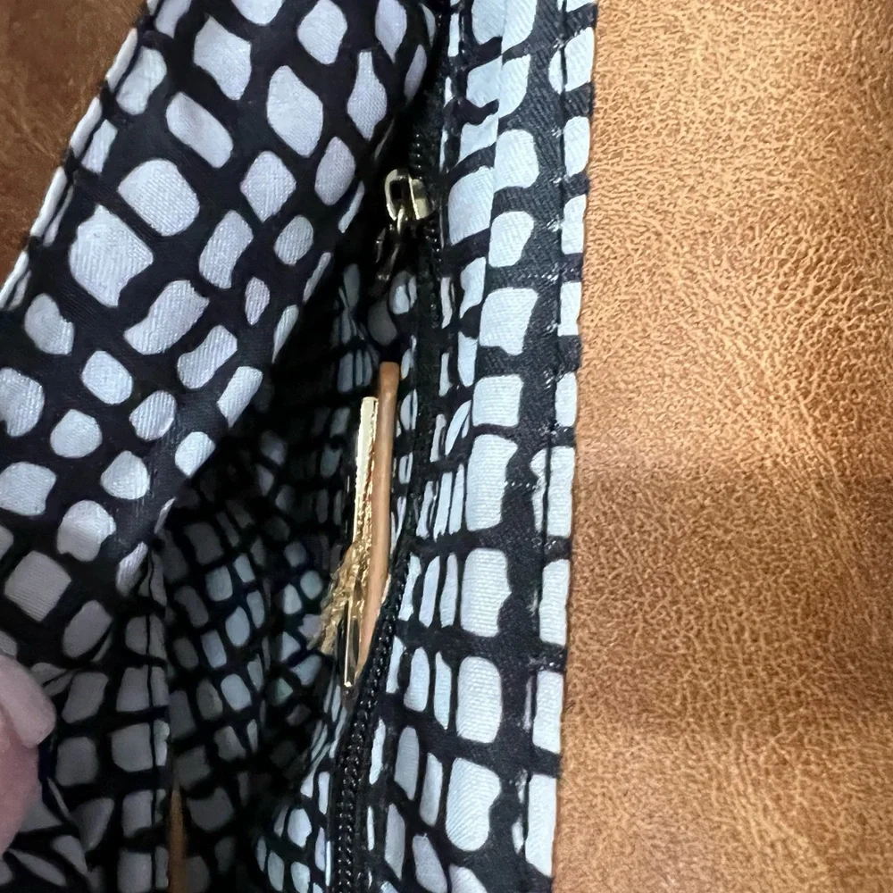 Tan Highland Tan handbag - Picture 7 of 11